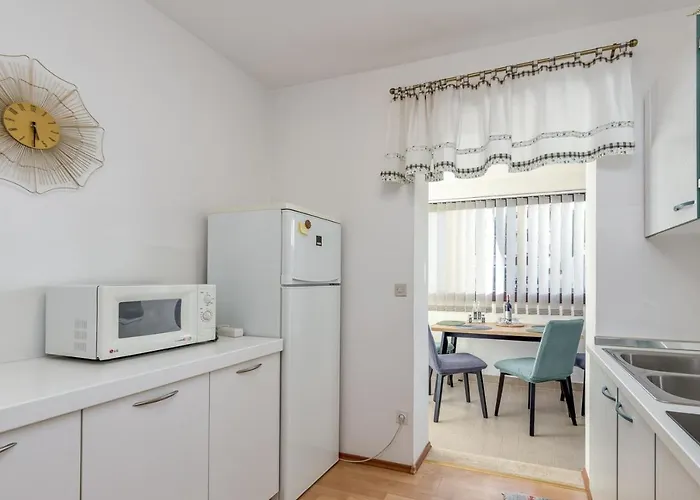Apartman Lucijan *