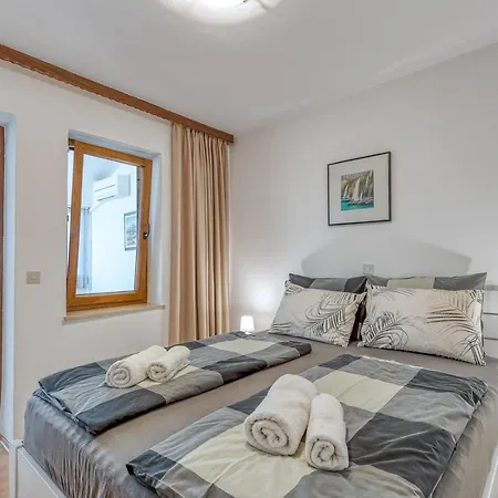 Апартаменти Lucijan *